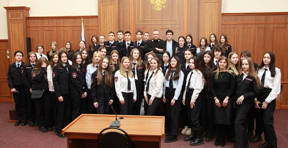 18 декабря студенты группы 130к Уральского регионального колледжа посетили Челябинский областной суд